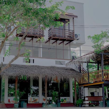 Wilpattu Restaurant & Guest House Pahala Maragahawewa Bagian luar foto